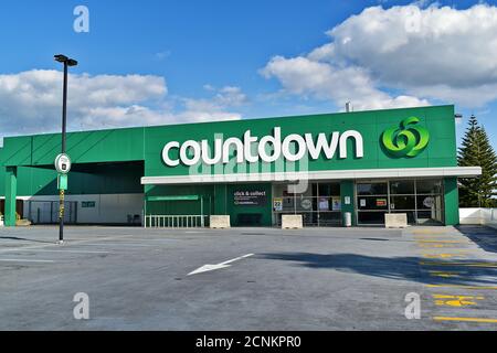 AUCKLAND, NEUSEELAND - 19. Apr 2019: Auckland / Neuseeland - 19 2019. April: Blick auf den Countdown Supermarkt im Highland Park Stockfoto