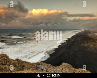 Leuchtturm, Panoramablick, Felsen, Vogelfelsen, Wolken, Wolkenturm, Halbinsel Stockfoto