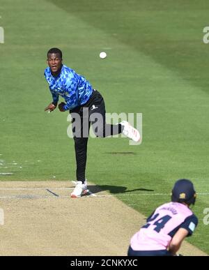 Hove UK 18. September 2020 - Delray Rawlins bowls for Sussex Sharks in the T20 Blast Cricket match between Sussex Sharks and Middlesex taking place behind closed doors at the 1st Central County Ground in Hove : Credit Simon Dack / Alamy Live News Stockfoto