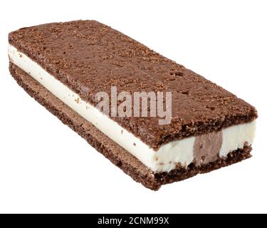 Eis Vanille Sandwich in Schokolade Chip Cookies auf weißem Hintergrund isoliert. Stockfoto
