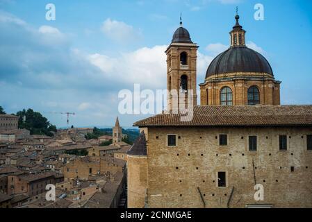 Urbino, Duomo und Palazzo Ducale, Marken, Italien, Sommer Stockfoto