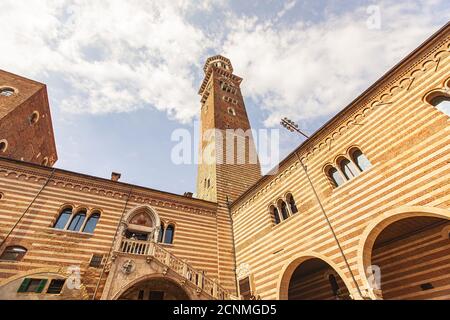 Lamberti Turm von der Piazza dei Signori in Verona 2 Stockfoto