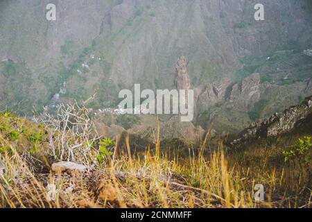 Berggipfel im Xo-Xo Tal auf der Insel Santo Antao auf den Kapverden Blick von oben. Stockfoto