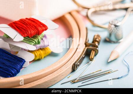 Stickerei-Set aus Kreuznähten Stockfoto