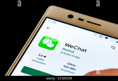 Nahaufnahme des WeChat-Logos, App-Symbol auf einem Smartphone angezeigt, Trump verboten und blockiert Download in den Vereinigten Staaten Stockfoto