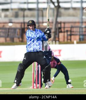 Hove UK 18. September 2020 - Aaron Thomason im Vitality Blast T20-Match zwischen Sussex Sharks und Middlesex, das hinter verschlossenen Türen auf dem 1. Central County Ground in Hove stattfindet, um Sussex-Haie zu schlagen : Credit Simon Dack / Alamy Live News Stockfoto