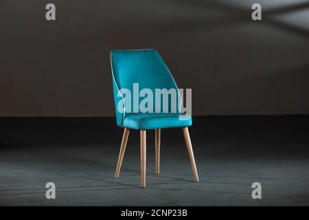 Gemütlicher Ohrensessel in der Schreinerei Stockfoto