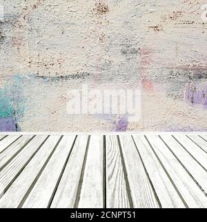 Zimmereinrichtung: Grau, alt, gesprenkelt, Zementwand mit Holzfußboden Stockfoto