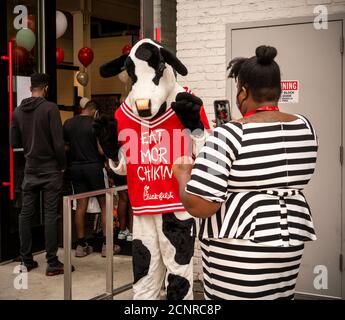 Chick-Fil-A Fast-Food-Restaurant feiert die Eröffnung eines neuen Stores im Brooklyn-Viertel Park Slope in New York am Samstag, 12. September 2020. (© Richard B. Levine) Stockfoto