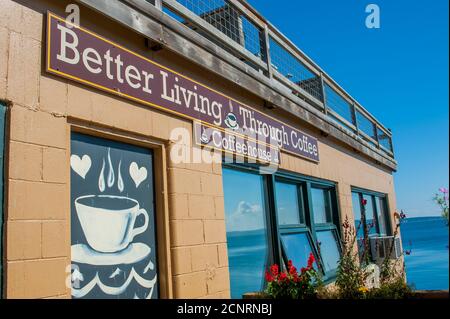 Das Better Living Through Coffee befindet sich im historischen Stadtbezirk von Port Townsend, Jefferson County, Washington State, USA. Stockfoto