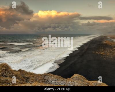 Leuchtturm, Panoramablick, Felsen, Vogelfelsen, Wolken, Wolkenturm, Halbinsel Stockfoto