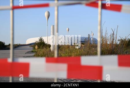 München, Deutschland. September 2020. Fußball: Bundesliga, Bayern München - FC Schalke 04, 1. Spieltag in der Allianz Arena. Die Münchner Allianz-Arena. WICHTIGER HINWEIS: Gemäß den Bestimmungen der DFL Deutsche Fußball Liga und des DFB Deutscher Fußball-Bund ist es untersagt, das Spiel in Form von Sequenzbildern und/oder videoähnlichen Fotoserien im Stadion zu verwenden oder zu verwenden bzw. zu fotografieren. Quelle: Matthias Balk/dpa/Alamy Live News Stockfoto