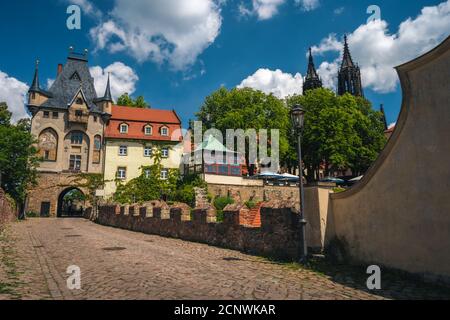 Mittelalterliche Burg der Meissener Altstadt. Wunderschönes Albrechtsburg Schloss. Dresden, Sachsen, Deutschland. Sonniger Tag. Stockfoto