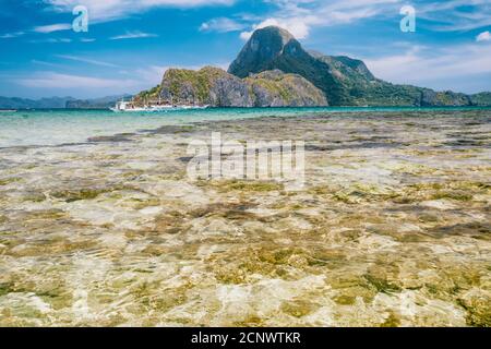 El Nido Bucht und Cadlao Insel, Palawan, Philippinen. Stockfoto