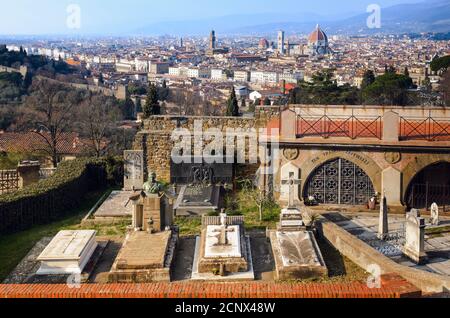 Florenz, Italien - 11. Februar 2018: Der Friedhof San Miniato al Monte in Florenz, Italien, mit dem Grab des berühmten italienischen Filmregisseurs Franco Z Stockfoto