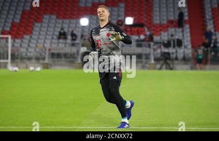 Stadt München München, Deutschland. 15. Sep, 2020. firo: 18.09.2020 Fuvuball, Fußball 1. Bundesliga, Saison 2020/2021 FCB FC Bayern Mvºnchen München - FC Schalke 04 Manuel Neuer, Warm Up Quelle: dpa/Alamy Live News Stockfoto