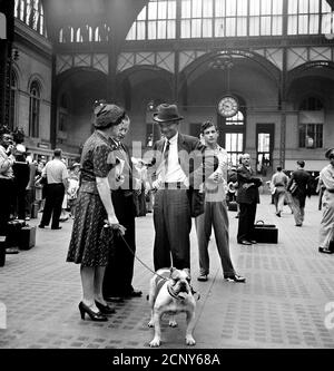 Bahnhof (Pennsylvania) wartet auf Züge 1942 Stockfoto