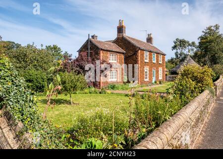 Ein großes Haus aus Stein im Norfolk-Landgut-Dorf West Newton auf dem Sandringham Estate. Stockfoto