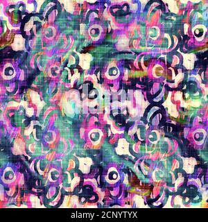 Verschwommener Regenbogen Glitch künstlerische florale Textur Hintergrund. Unregelmäßige Blutung Aquarell Krawatte Farbstoff nahtlose Muster. Ombre verzerrte Boho Blume ganz Stockfoto