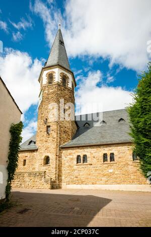 Evangelische Kirche Gustav Addolph in Pfaffen-Schwabenheim, Rheinhessen, Stockfoto