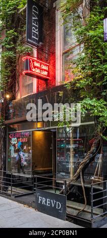 Freud Cafe Bar London - Freud ist eine Bar, in der Kaffee, Cocktails und Kunstausstellungen auf der Shaftsbury Ave im Londoner West End serviert werden. Gegründet 1986. Stockfoto