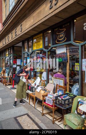 Norwich Shopping Loses Emporium - Loses Antique and Bric a Brac Store auf Magdalen St Norwich. Das größte Sammlerstücke- und Antiquitätengeschäft in Norwich. Stockfoto