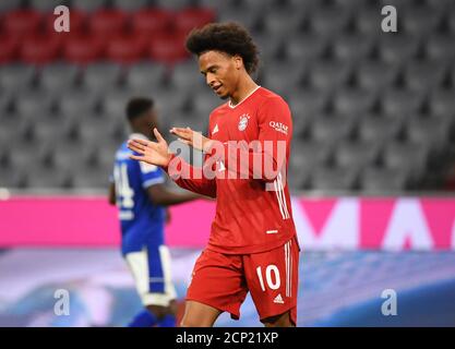 München, Deutschland. September 2020. Fußball: Bundesliga, Bayern München - FC Schalke 04, 1. Spieltag in der Allianz Arena. Leroy Sane in München. WICHTIGER HINWEIS: Gemäß den Bestimmungen der DFL Deutsche Fußball Liga und des DFB Deutscher Fußball-Bund ist es untersagt, das Spiel in Form von Sequenzbildern und/oder videoähnlichen Fotoserien im Stadion zu verwenden oder zu verwenden bzw. zu fotografieren. Quelle: Matthias Balk/dpa/Alamy Live News Stockfoto