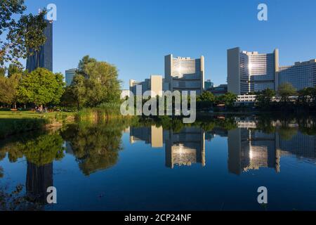 Wien / Wien, Kaiserwassersee, DC Tower 1, UN-Gebäude (Vienna International Center, VIC) im Jahr 22. Donaustadt, Österreich Stockfoto