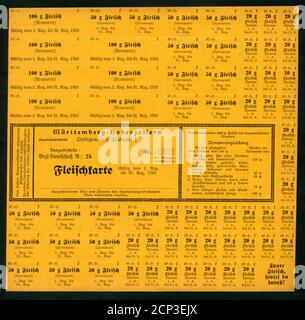 Europa, Deutschland, Baden-Württemberg ( Württemberg-Hohenzollern ) , Stuttgart , Zeit des 1. Weltkrieges, Lebensmittelmarken ( Fleischkarte ) , gültig vom 1. August bis 31. August 1916, Größe 19,3 cm x 19 cm, Motiv darf nur für journalistische oder wissenschaftliche Zwecke genutzt werden, Rechte werden nicht vertreten. / Europa, Deutschland, Baden-Württemberg (Württemberg-Hohenzollern), Stuttgart, Zeit des Ersten Weltkriegs, Lebensmittelmarken für Fleisch, gültig ab 1. August bis 31. August 1916, Größe 19,3 cm x 19 cm, Bild nur für journalistische oder akademische Zwecke, es gibt keine Rechte. Stockfoto