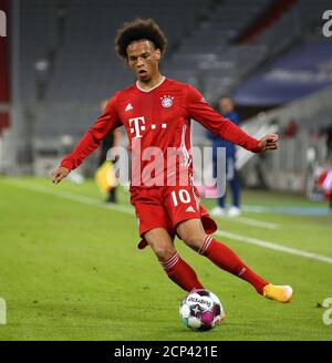 Stadt München München, Deutschland. 15. Sep, 2020. firo: 18.09.2020 Fußball, Fußball 1. Bundesliga, Saison 2020/2021 FC Bayern München München München - FC Schalke 04 8: 0 FCB Leroy Sané, Sane, Einzelaktion, zur Nutzung weltweit Credit: dpa/Alamy Live News Stockfoto