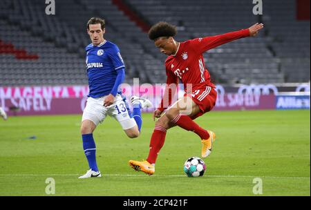 Stadt München München, Deutschland. 15. Sep, 2020. firo: 18.09.2020 Fußball, Fußball 1. Bundesliga, Saison 2020/2021 FC Bayern München München München München - FC Schalke 04 8: 0 S04 Sebastian Rudy, Duelle, Duell, FCB Leroy Sané, Sane, zur Nutzung weltweit Credit: dpa/Alamy Live News Stockfoto