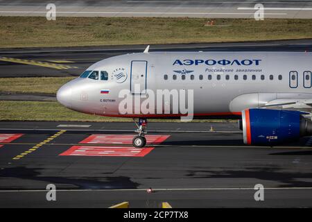 Düsseldorf, Nordrhein-Westfalen, Deutschland - Aeroflot Flugzeug, Düsseldorf International Airport, DUS Stockfoto