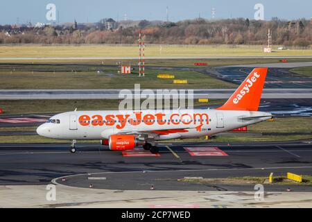 Düsseldorf, Nordrhein-Westfalen, Deutschland - easyJet Airplane, Duesseldorf International Airport, DUS Stockfoto