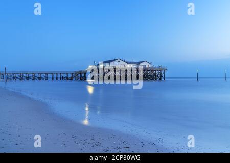 Stelzenhaus am Strand von St. Peter-Ording, Halbinsel Eiderstedt, Nordfriesland, Schleswig-Holstein, Norddeutschland, Deutschland, Europa Stockfoto