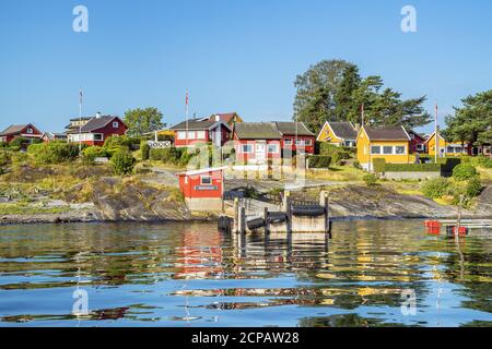 Bunte Holzhäuser auf der Insel Nakkholmen im Oslojord vor Oslo, Norwegen, Skandinavien, Nordeuropa, Europa Stockfoto