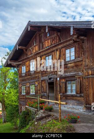 Altes Bauernhaus aus Holz in Pfronten, Allgäu, Bayern, Deutschland, Europa Stockfoto