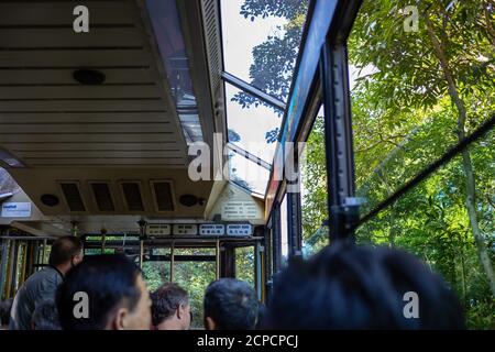 Peak Tram Fahrt zum Victoria's Peak Stockfoto