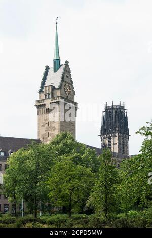 Duisburg, Burgplatz, historische Altstadt, Rathaus und Salvatorkirche Stockfoto