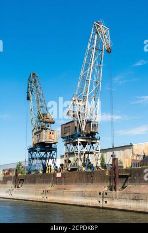 Duisburg, größter Binnenhafen der Welt, Ladekrane Stockfoto