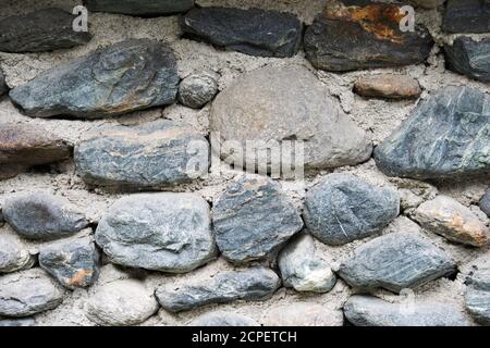 Fragment der Steinwand mit Pflastersteinen Hintergrund Textur ausgekleidet Stockfoto