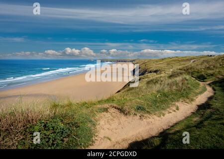 Dies ist Penhale Sand, der mit Perran Sand und verbindet Perranporth Strand zu schaffen eine drei Meilen Strecke von wunderbar Atemberaubender goldener Sand am Nort Stockfoto