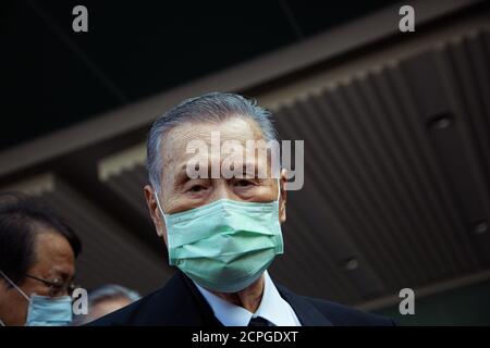 Taipeh, Taiwan. September 2020. Der ehemalige japanische Premierminister Yoshiro Mori sieht während der Pressekonferenz mit einer Gesichtsmaske auf.der japanische ehemalige Premierminister Yoshiro Mori beantwortet Fragen von Journalisten am Flughafen Taipei Songshan, bevor er Taiwan verlässt. Kredit: SOPA Images Limited/Alamy Live Nachrichten Stockfoto