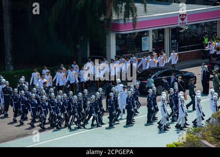 Taipeh, Taiwan. September 2020. Der Konvoi von Lee Teng-huis Leichenwagen macht sich auf den Weg zu einer privaten Einäscherung in Taipei.21-Gun Salute wurde auf einer offiziellen Gedenkfeier für den verstorbenen taiwanesischen Präsidenten Lee Teng-hui abgefeuert, der am 30. Juli 2020 verstorben ist. Kredit: SOPA Images Limited/Alamy Live Nachrichten Stockfoto