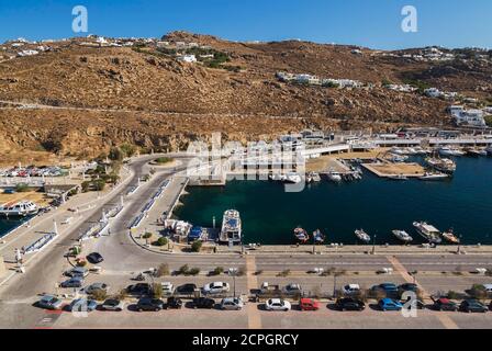 Fischerboote und Yachten im neuen Hafen, Mykonos, Mykonos Island, Griechenland, Europa Stockfoto