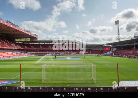 NOTTINGHAM, ENGLAND. 19. SEPTEMBER 2020 Gesamtansicht des City Ground, Heimat des Nottingham Forest während des Sky Bet Championship-Spiels zwischen Nottingham Forest und Cardiff City am City Ground, Nottingham. (Kredit: Jon Hobley - MI News) Kredit: MI Nachrichten & Sport /Alamy Live Nachrichten Stockfoto