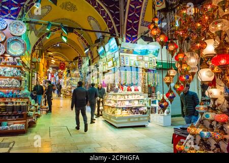 ISTANBUL - MÄRZ 14 2020: Der große Basar ist der berühmteste orientalische überdachte Markt der Welt. Istanbul, Türkei, Istanbul, Türkei Stockfoto