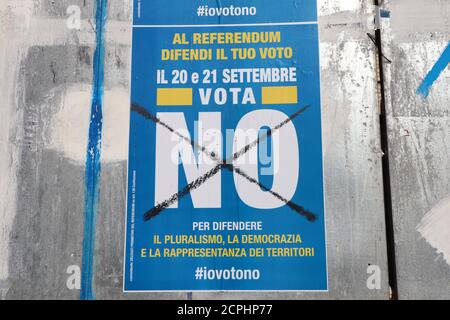 Wandplakate für das italienische Costitutional Referendum vom 20. Bis 21. september 2020 zur Reduzierung der Zahl der Parlamentarier Stockfoto