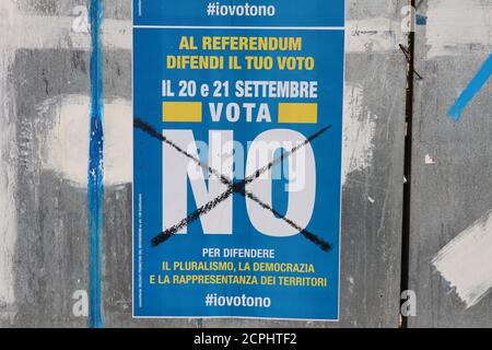 Wandplakate für das italienische Costitutional Referendum vom 20. Bis 21. september 2020 zur Reduzierung der Zahl der Parlamentarier Stockfoto