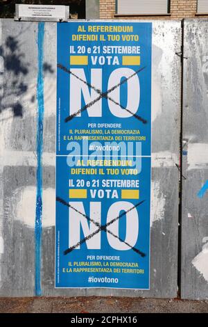 Wandplakate für das italienische Costitutional Referendum vom 20. Bis 21. september 2020 zur Reduzierung der Zahl der Parlamentarier Stockfoto