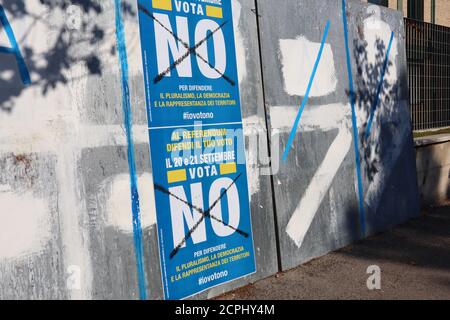 Wandplakate für das italienische Costitutional Referendum vom 20. Bis 21. september 2020 zur Reduzierung der Zahl der Parlamentarier Stockfoto